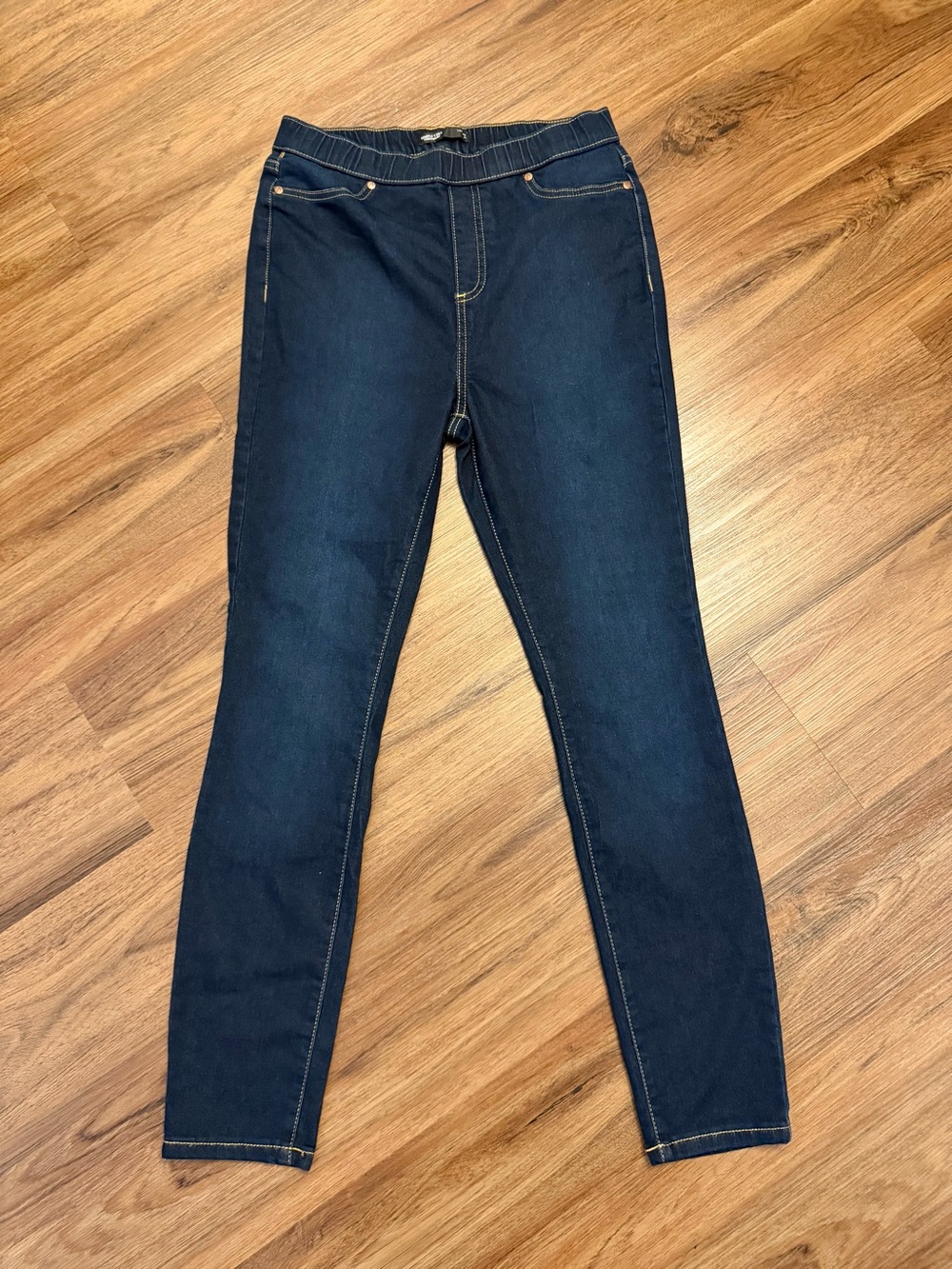 Simply Vera Vera Wang Dark Blue Stretch Jeggings. Size Medium
